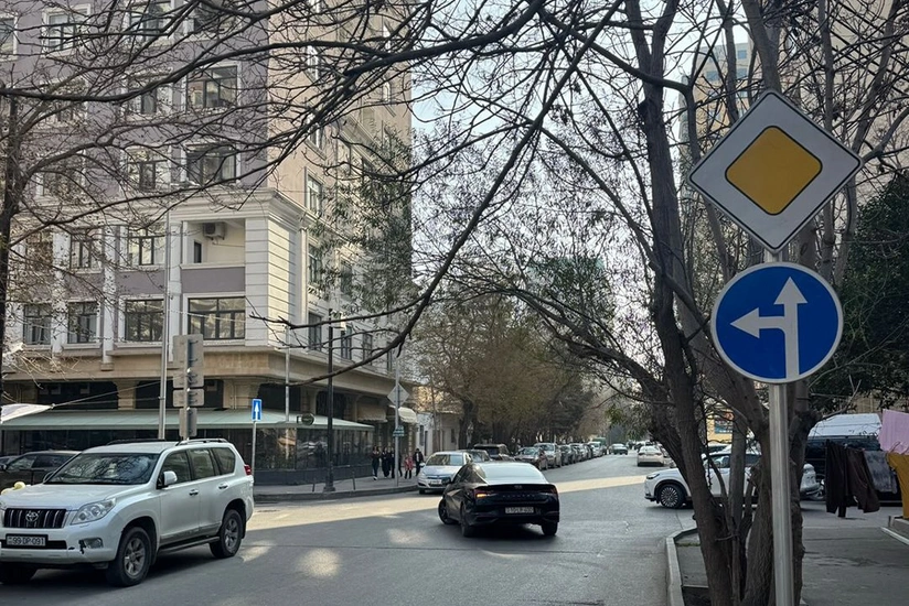 İki küçənin kəsişməsində yol hərəkəti yenidən təşkil olunub - FOTOLAR