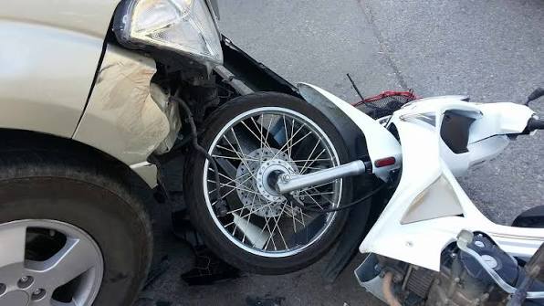 Astarada avtomobil mopedlə toqquşdu