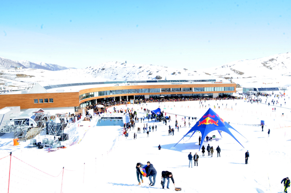 “Azerbaijan Open” beynəlxalq dağ xizəyi turniri start götürüb