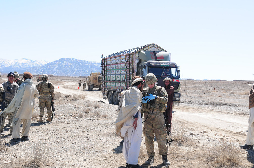 İran ticarəti artırmaq üçün Əfqanıstan sərhədində yeni quru yolu açır