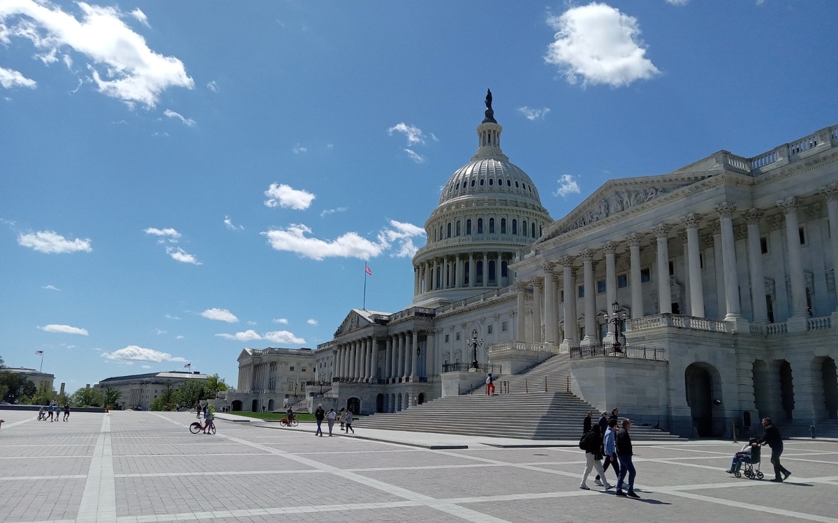 ABŞ Senatı Trampın Venesuelada güc tətbiqini məhdudlaşdırmaq üçün qanun layihəsini irəli sürür