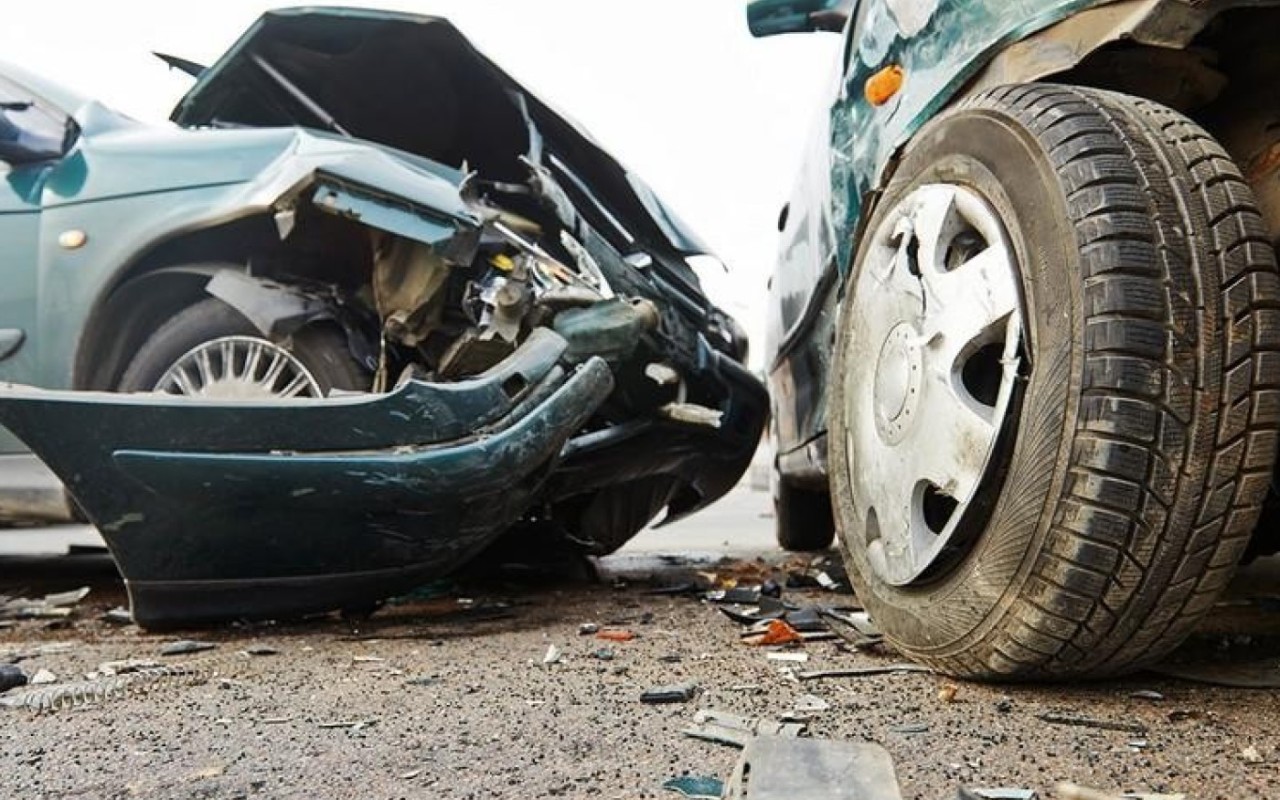 Oğuzda “Mercedes” və “KİA” toqquşub