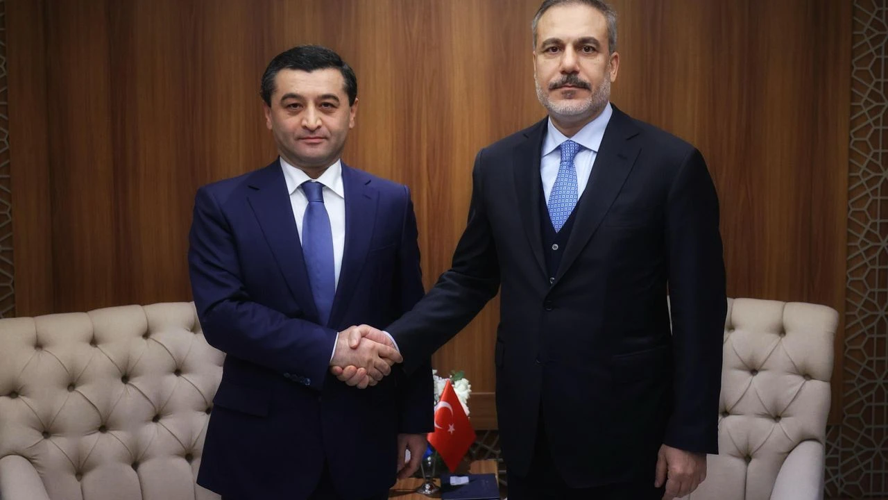 Türkiyə və Özbəkistan XİN rəhbərləri arasında telefon danışığı olub