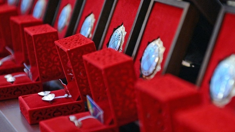 Qırğızıstan dövlət mükafatlarının sayının 46-dan 20-yə endirilməsini təklif edib