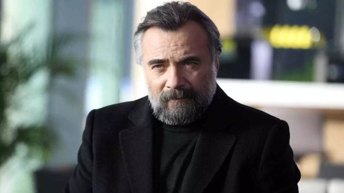 Türkiyənin məşhur simaları olan Oktay Kaynarca və Emel Müftüoğlu saxlanılıb