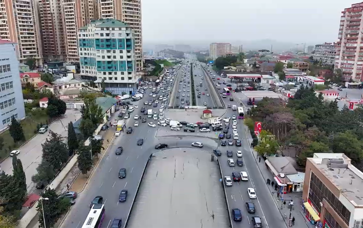 “Şamaxinka”da hərəkət növbəliliyinin tənzimlənməsi üçün yeni svetoforlar quraşdırılır