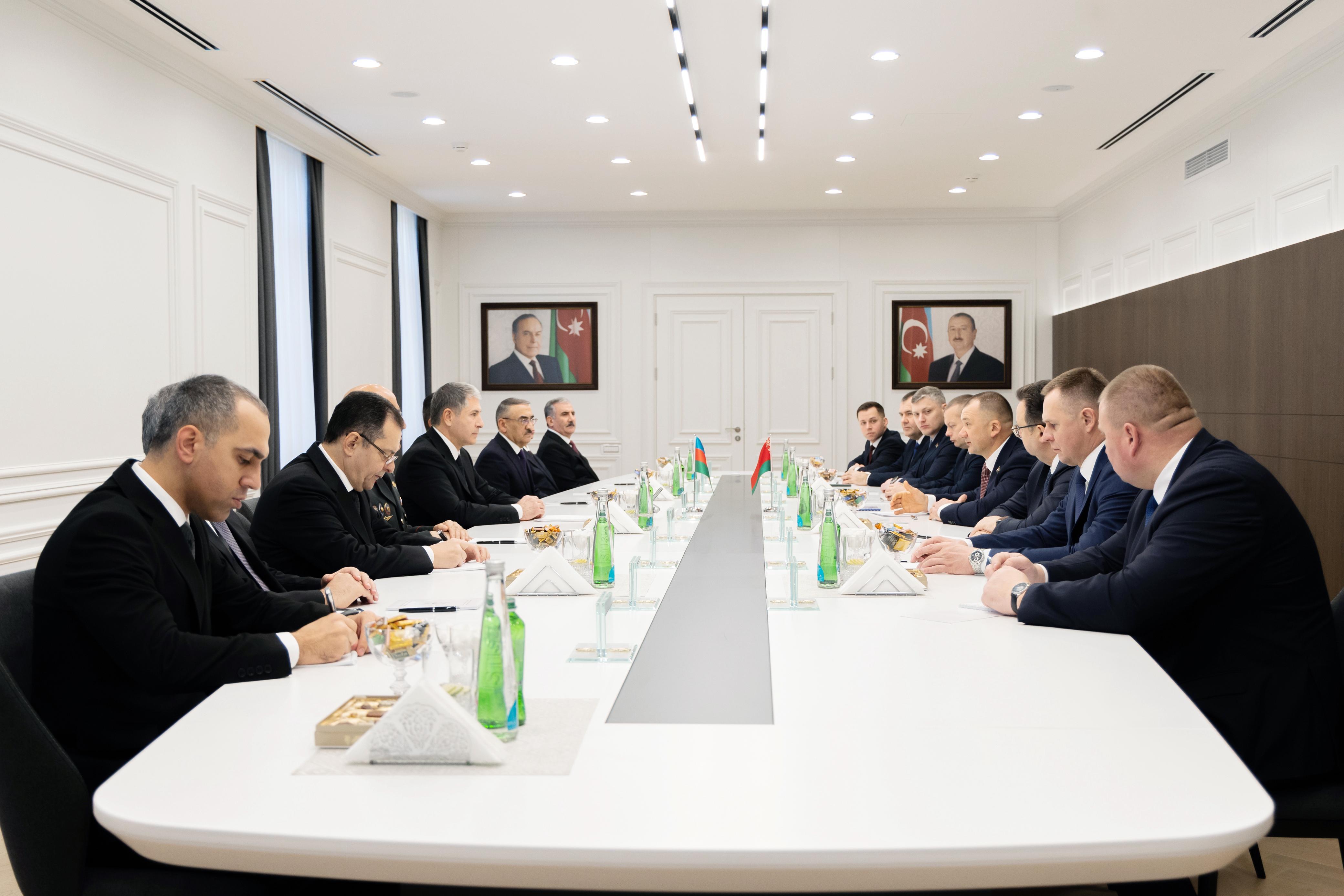 Daxili işlər naziri Vilayət Eyvazov belaruslu həmkarı ilə görüşüb