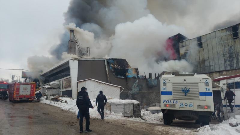 Türkiyədə mebel istehsalı müəssisəsində yanğın baş verib