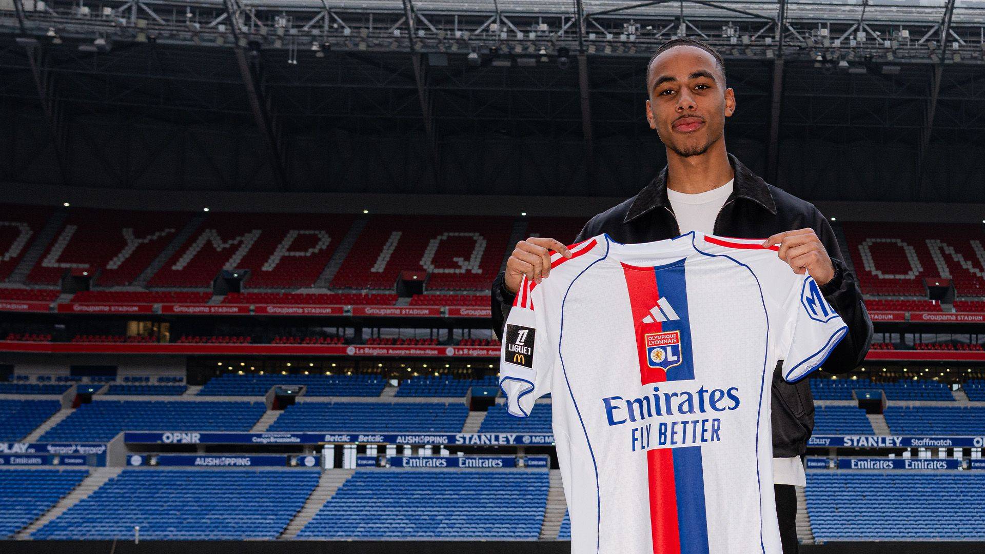 "Lion" danimarkalı yarımmüdafiəçi ilə gücləndi 