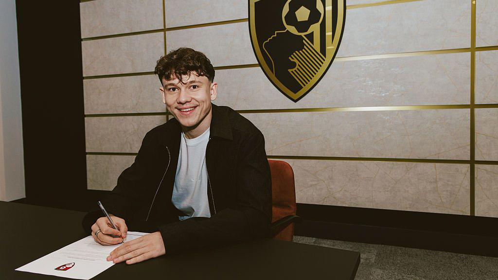 "Qalatasaray"ın istədiyi futbolçu İngiltərə klubuna keçdi 