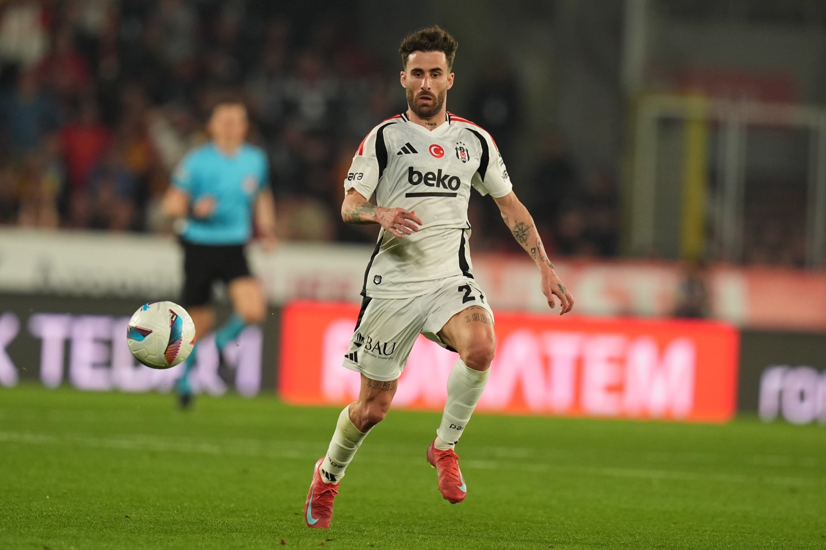 "Beşiktaş" portuqaliyalı futbolçu ilə yollarını ayırır 