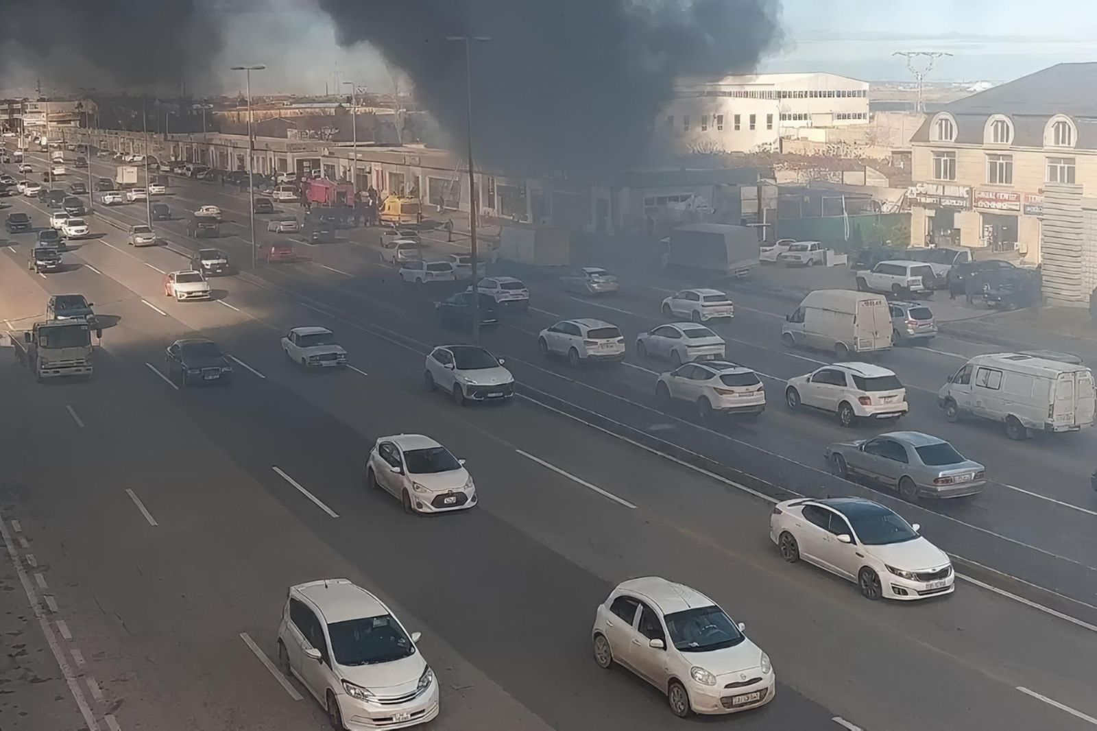 Nərimanovda obyekt yanır, yolda sıxlıq yaranıb - YENİLƏNİB