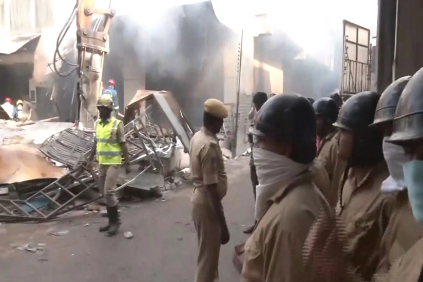 Hindistanın cənubunda baş vermiş yanğında beş nəfər həlak olub