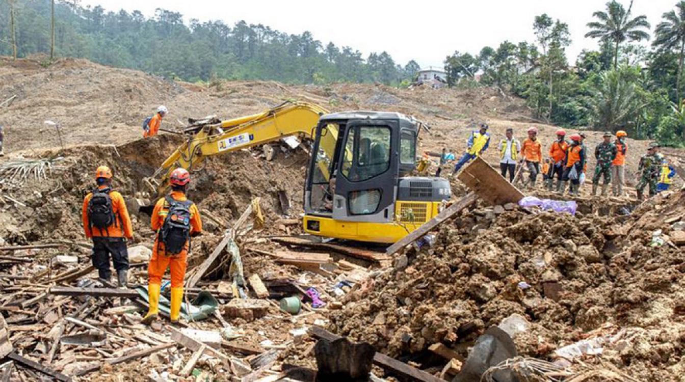 İndoneziyada baş verən torpaq sürüşməsi nəticəsində ölənlərin sayı 38-ə çatıb