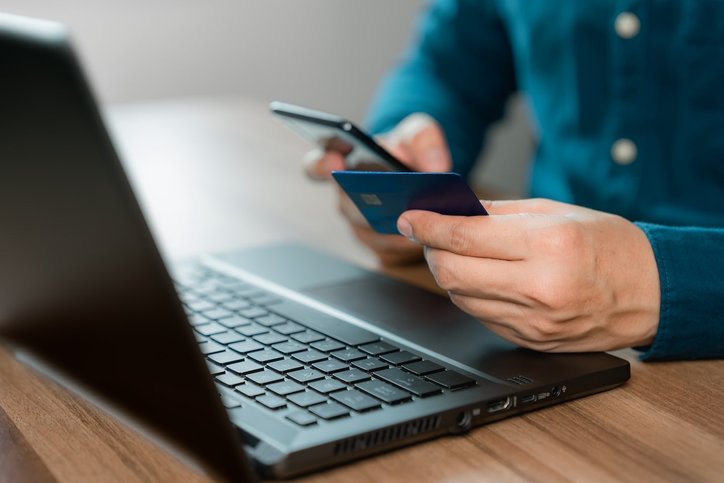 Nağdsız ödəniş və kredit: rahatlıq, yoxsa bataqlıq? - ARAŞDIRMA