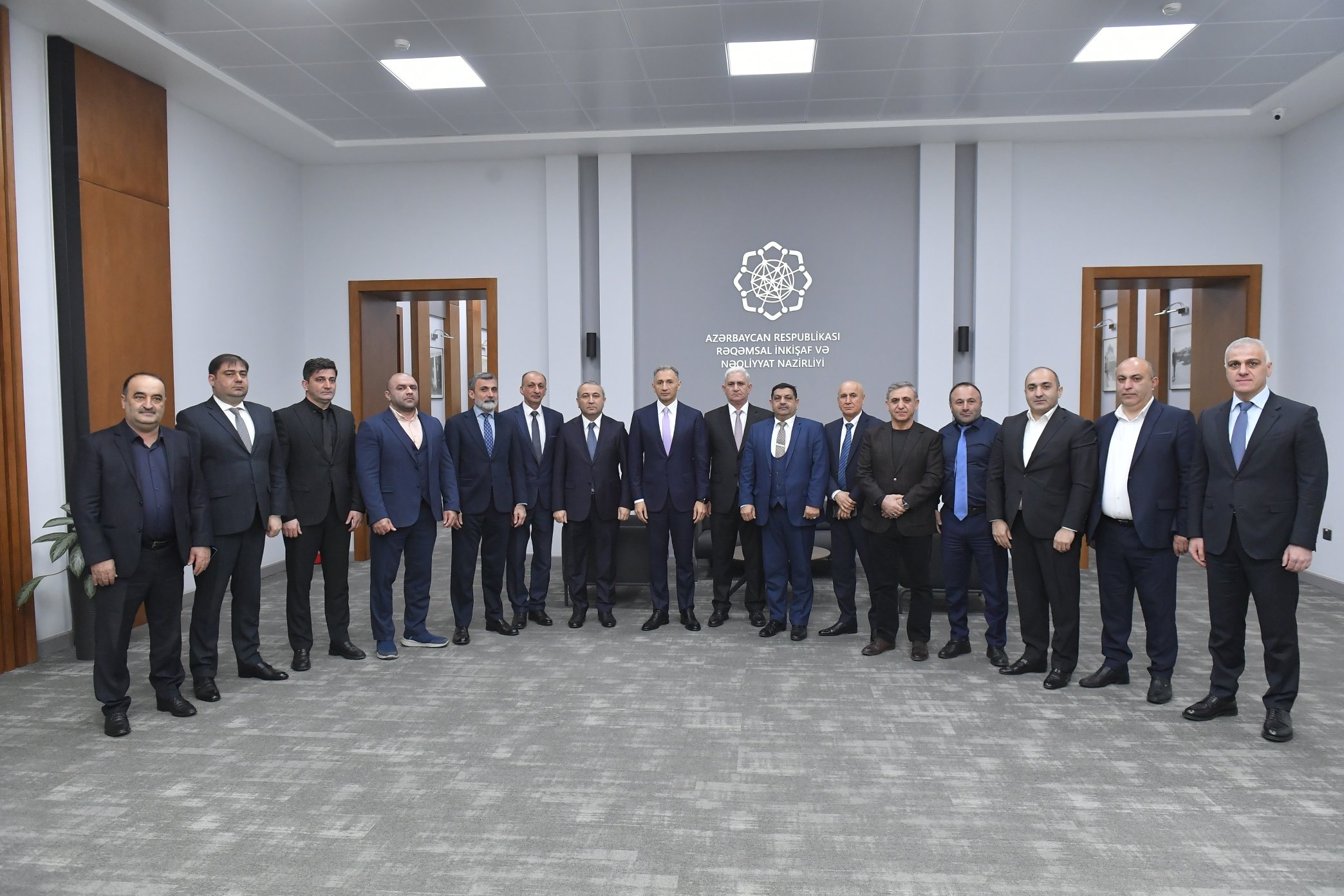 Rəşad Nəbiyev beynəlxalq yükdaşıma şirkətlərinin nümayəndələri ilə görüşüb