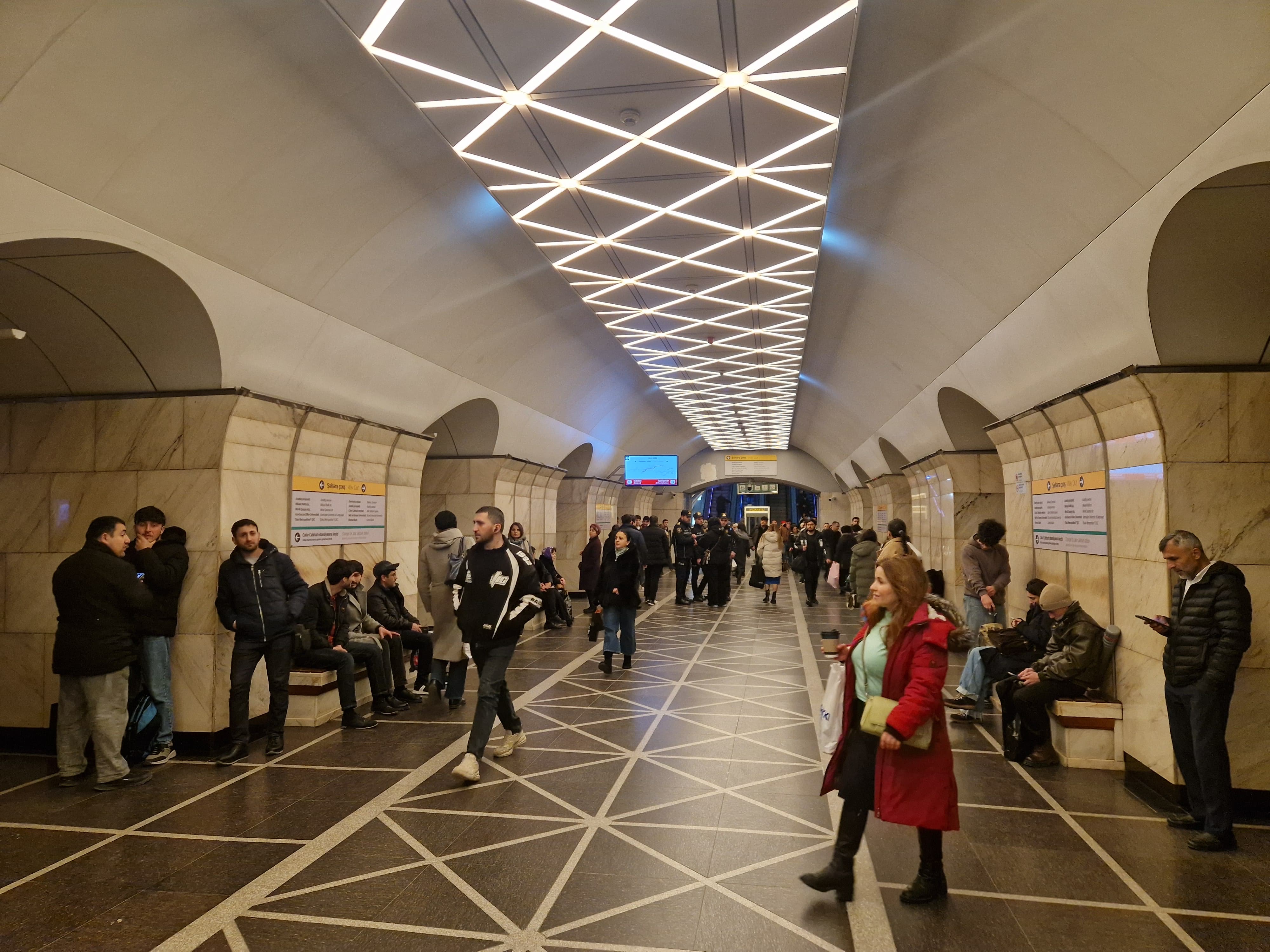 Metronun Nərimanov stansiyasında qatarda texniki nasazlıq yaranıb - YENİLƏNİB