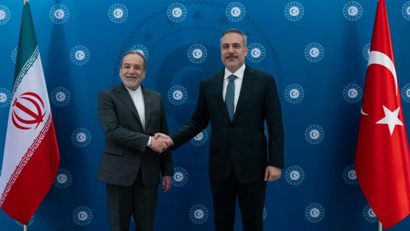 Hakan Fidan iranlı həmkarı Əraqçi ilə görüşüb