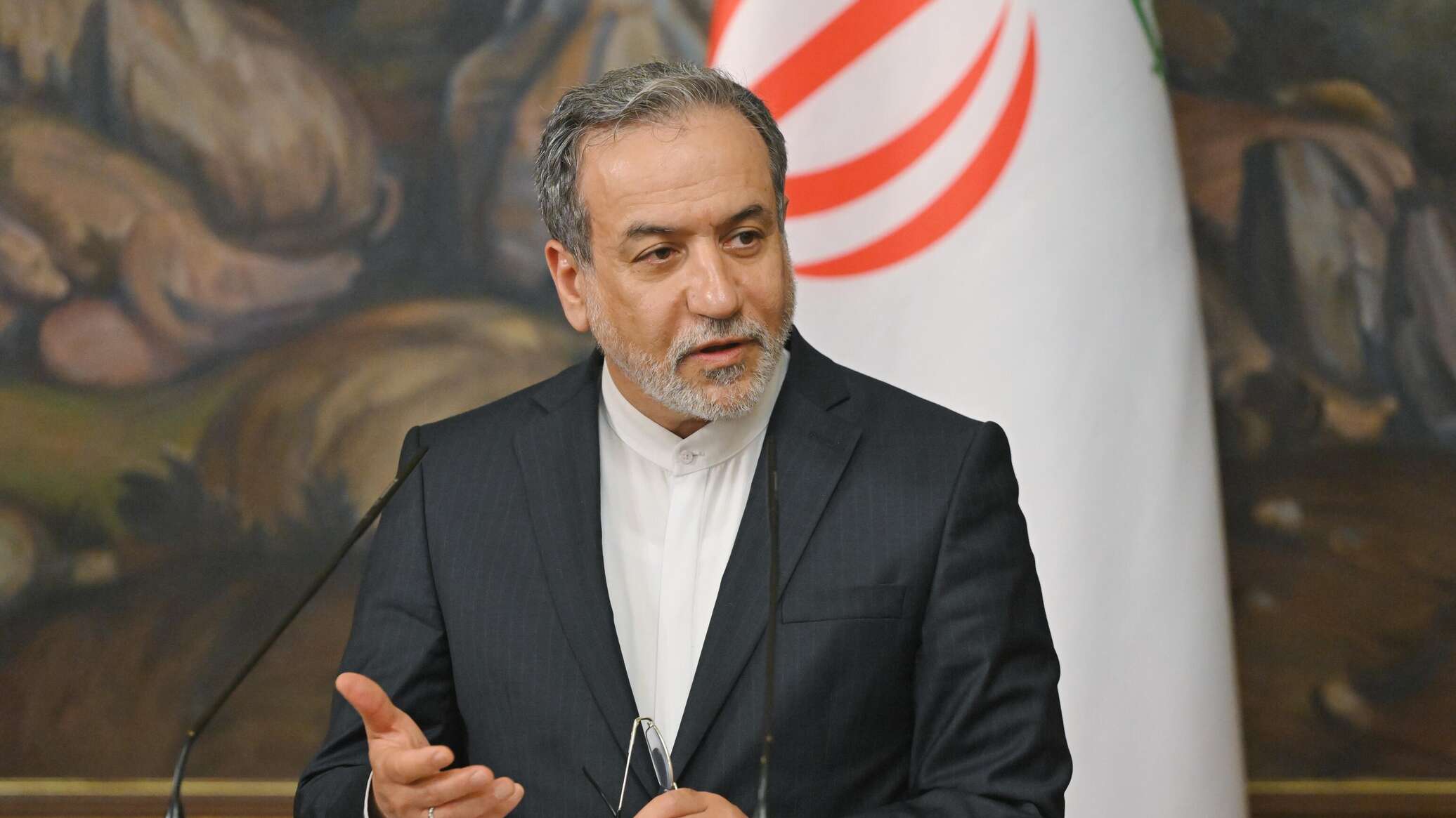 Əraqçi İranın ABŞ ilə bərabərhüquqlu danışıqlara hazır olduğunu bildirib