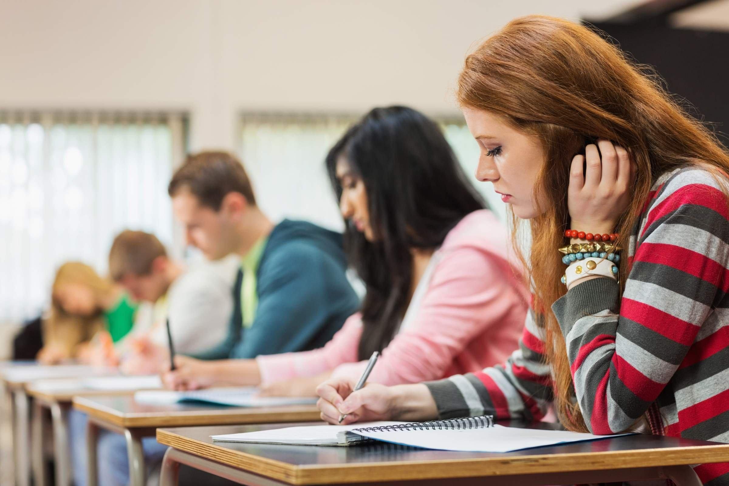 Ölkə üzrə ekstern imtahanları keçirilib