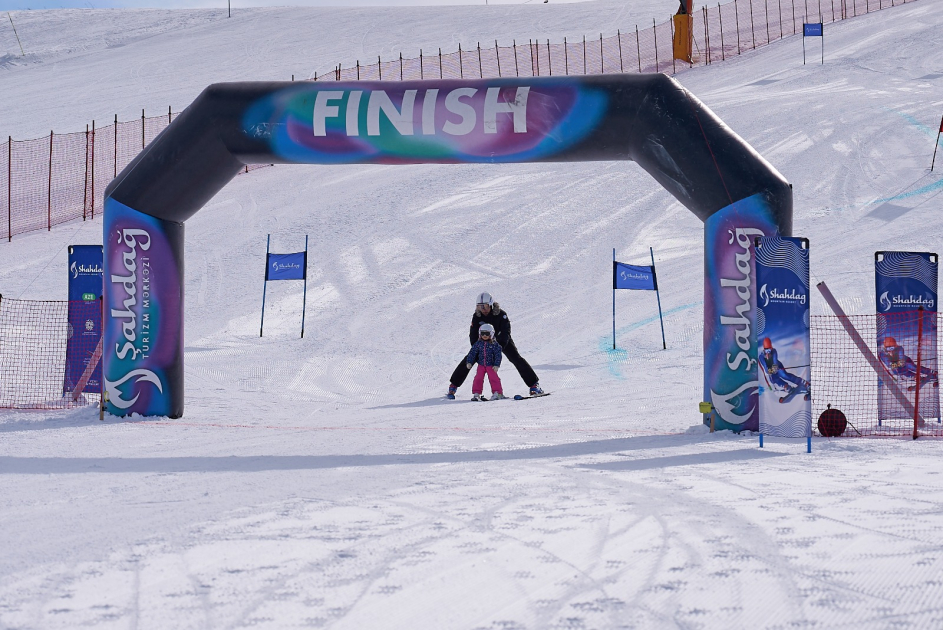 Uşaqlar arasında xizək yarışı üzrə Heydər Əliyev Kuboku keçirilib