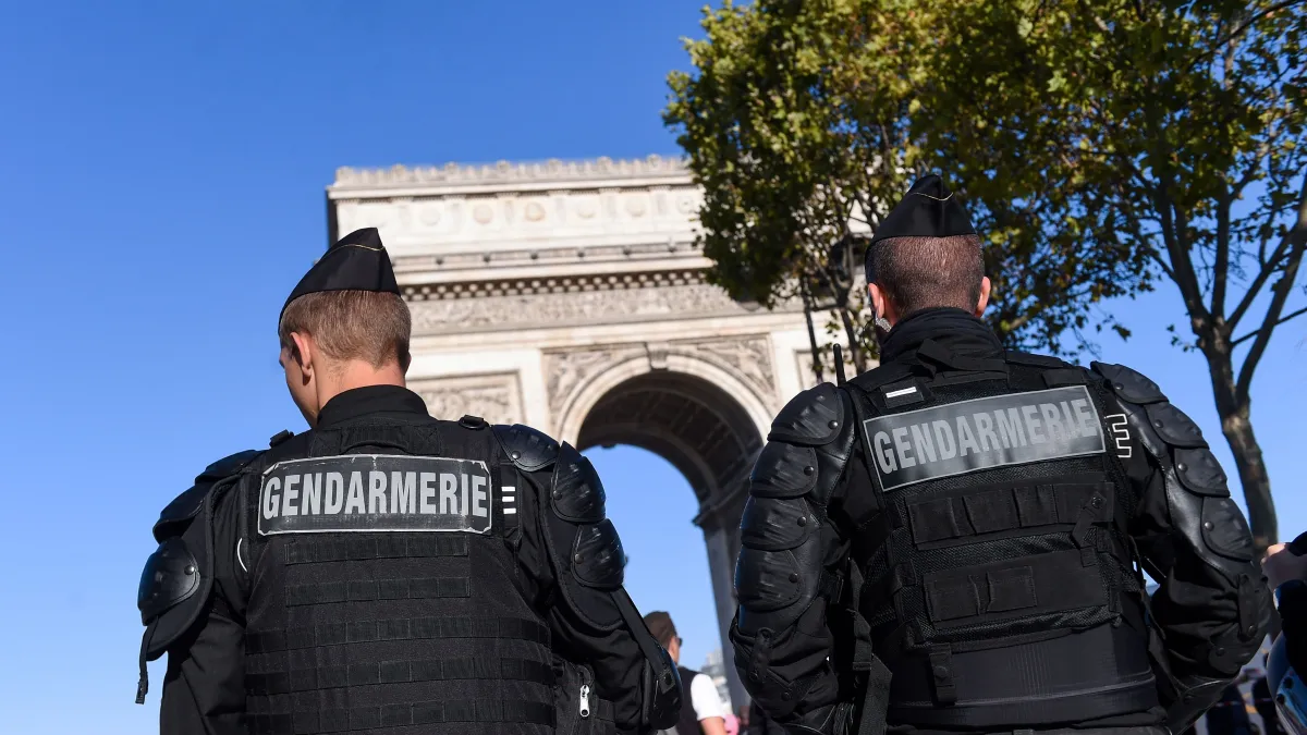 Fransada polis və jandarmalar kütləvi etiraz aksiyası keçirib