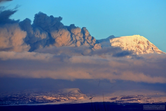 Kamçatkada vulkan püskürüb