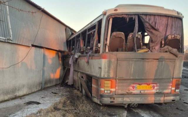 Rusiya Ukraynada avtobusu bombalayıb