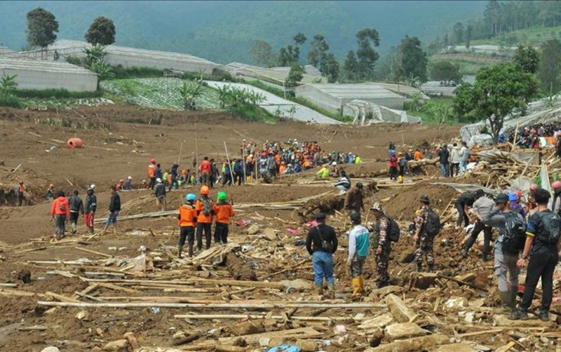 İndoneziyada torpaq sürüşməsində ölənlərin sayı 74-ə çatıb