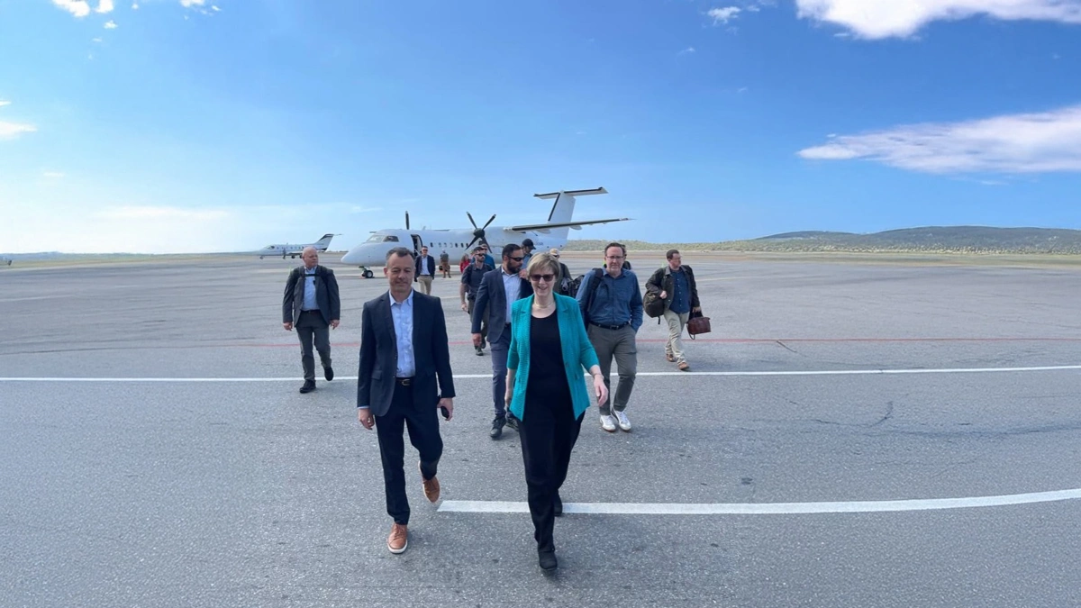 ABŞ Venesueladakı diplomatik nümayəndəliyini yenidən açıb