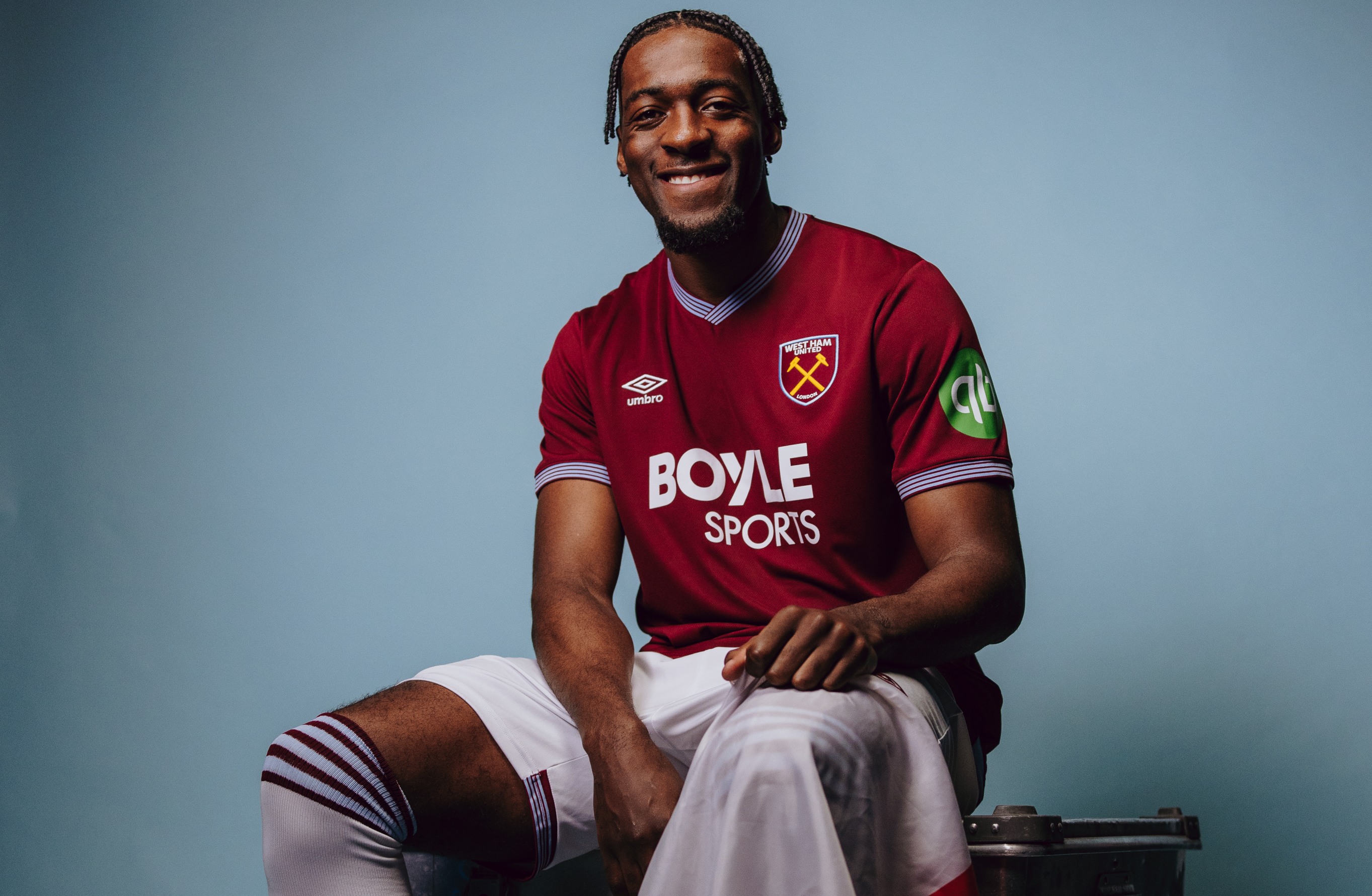 "Çelsi" müdafiəçisini icarəyə verdi