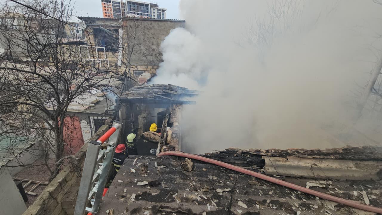 Parlament prospektində yaşayış evində baş verən yanğın söndürülüb - YENİLƏNİB 2