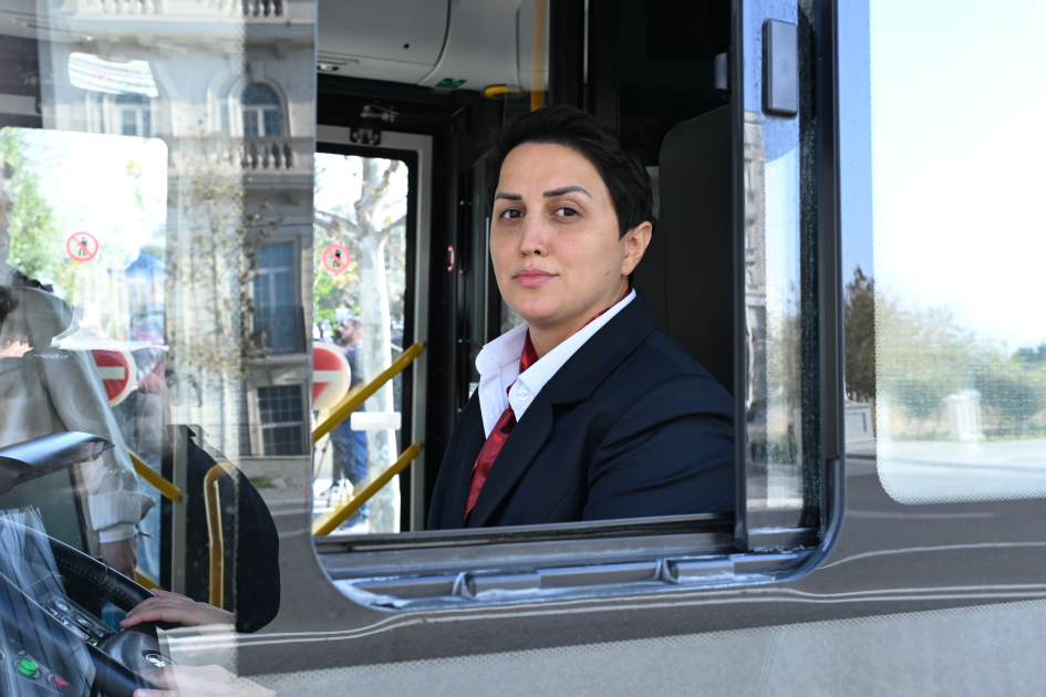 AYNA: Avtobus idarə edəcək qadın sürücülər üçün təlimlər davam edir