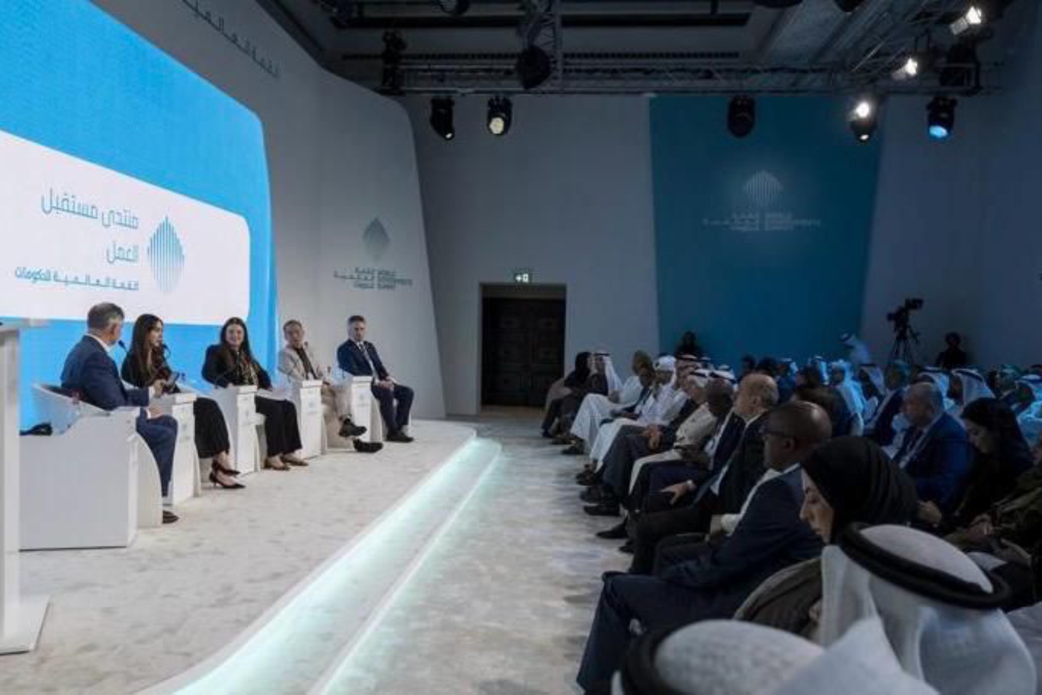 Emin Əmrullayev BƏƏ-də Dünya Hökumət Sammitində iştirak edib 