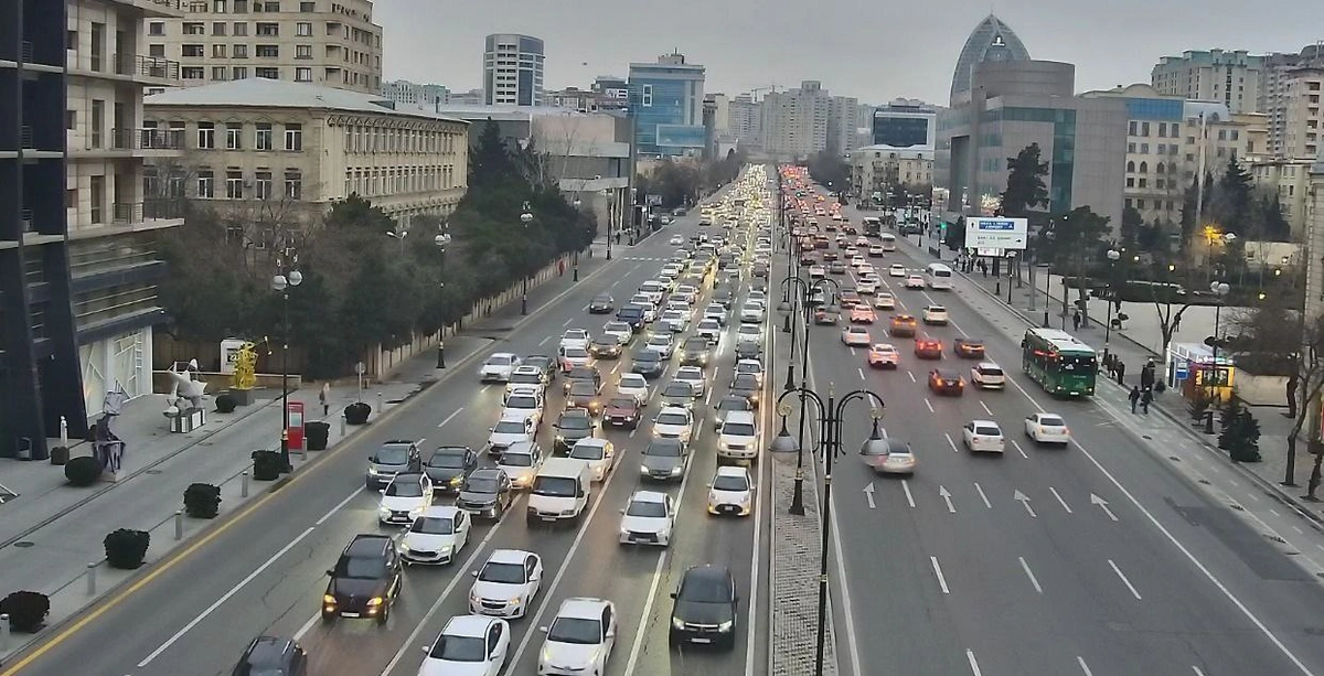 22 istiqamətdə sıxlıq müşahidə olunur