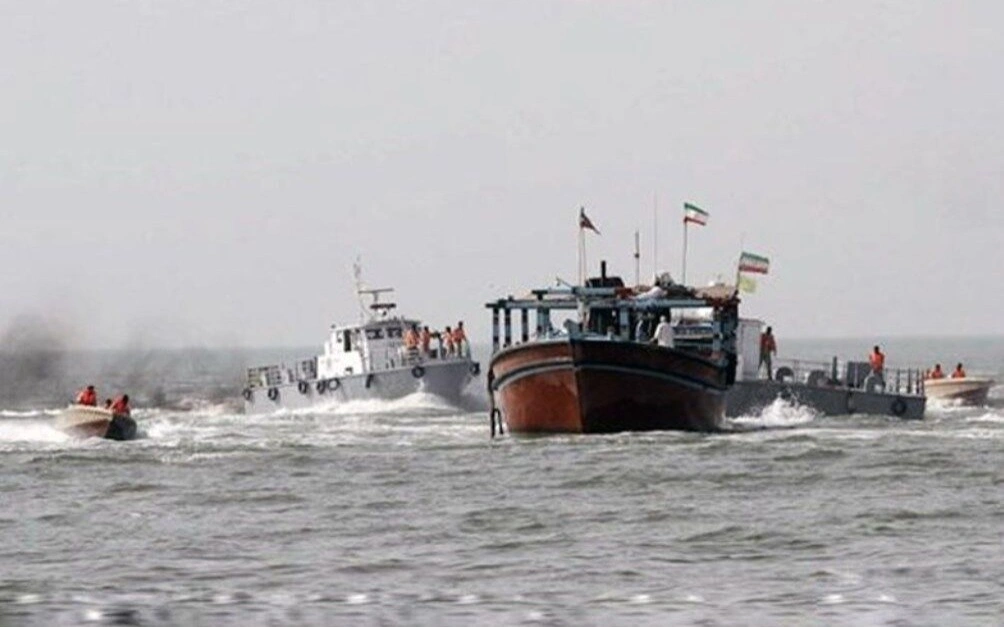 İran Fars körfəzində iki tankeri saxlayıb