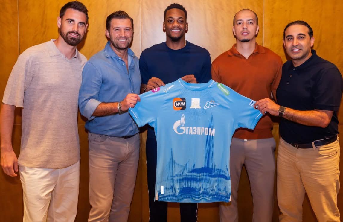 "Zenit" "Fənərbaxça"dan ayrılan hücumçu ilə gücləndi 