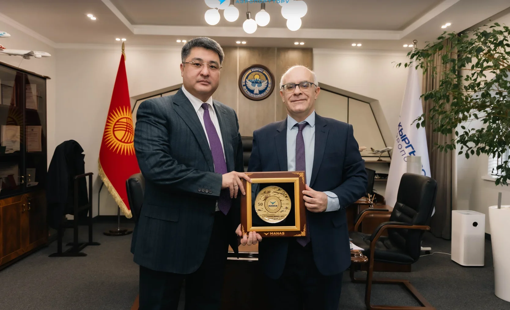 Qırğızıstan və Fransa birbaşa aviareyslərin açılmasını müzakirə ediblər