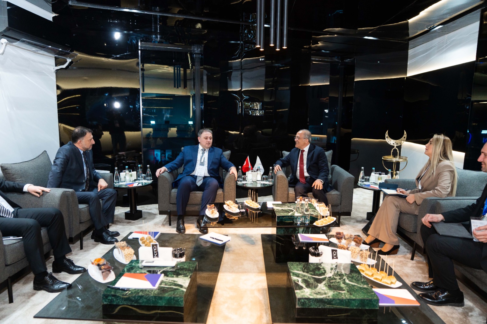 Vüqar Mustafayev “World Defence Show 2026” sərgisində bir sıra görüşlər keçirib