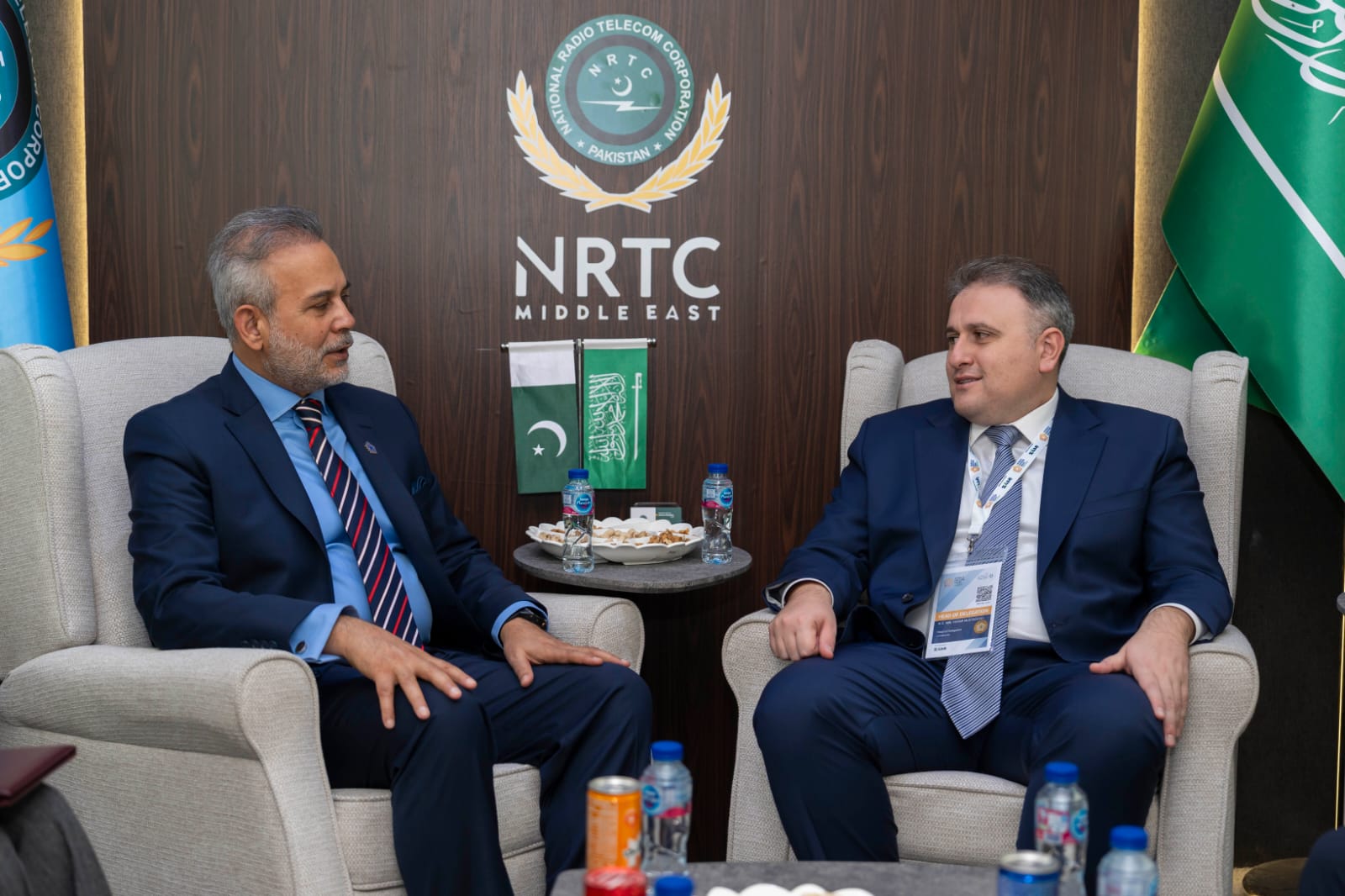 “World Defence Show 2026” sərgisi çərçivəsində fəal müzakirələr aparılır