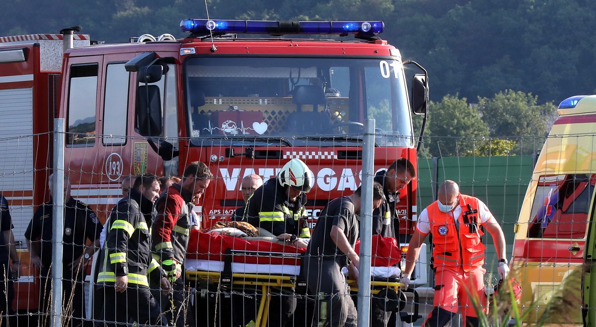 Polşanın şərqində iki avtobus toqquşub, 15 nəfər xəsarət alıb