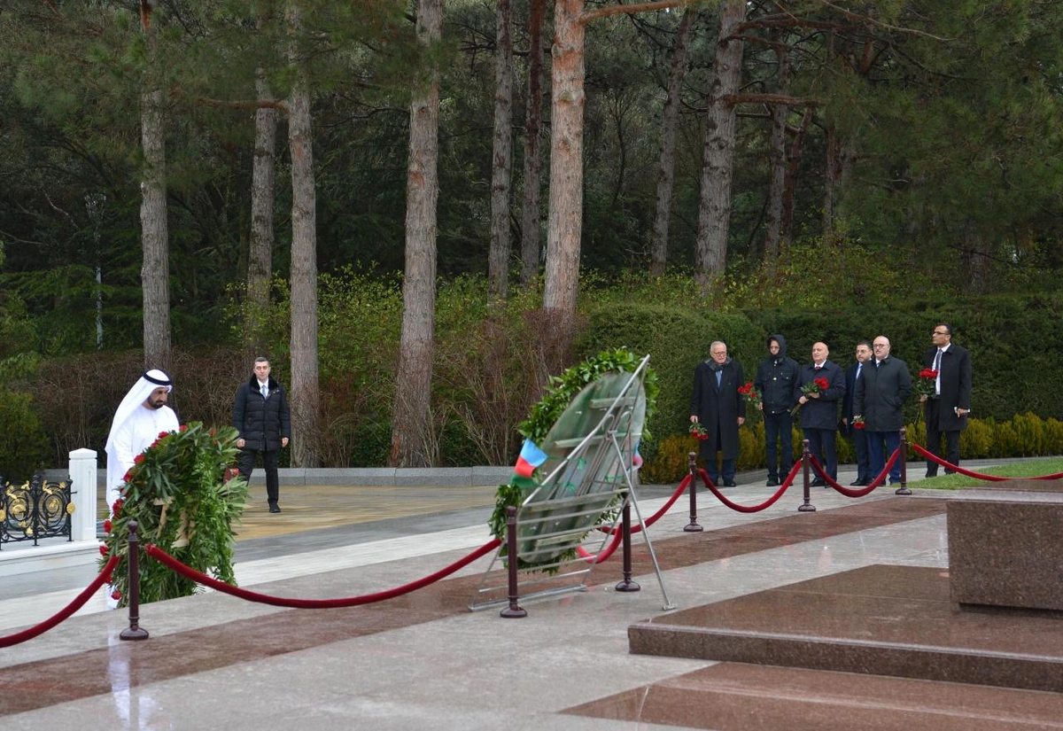 Ərəb Parlamentinin prezidenti Fəxri xiyabanı və Zəfər parkını ziyarət edib