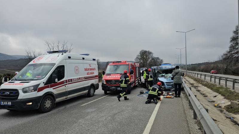 Türkiyədə mikroavtobus və yük maşını toqquşub: 1 nəfər ölüb, 2 nəfər yaralanıb