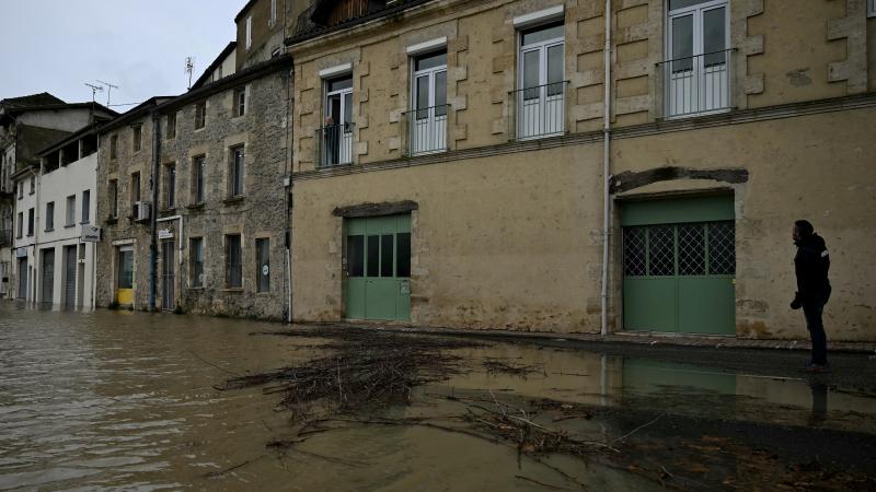 Fransada "Nils" fırtınası səbəbindən 850 min ev işıqsız qalıb