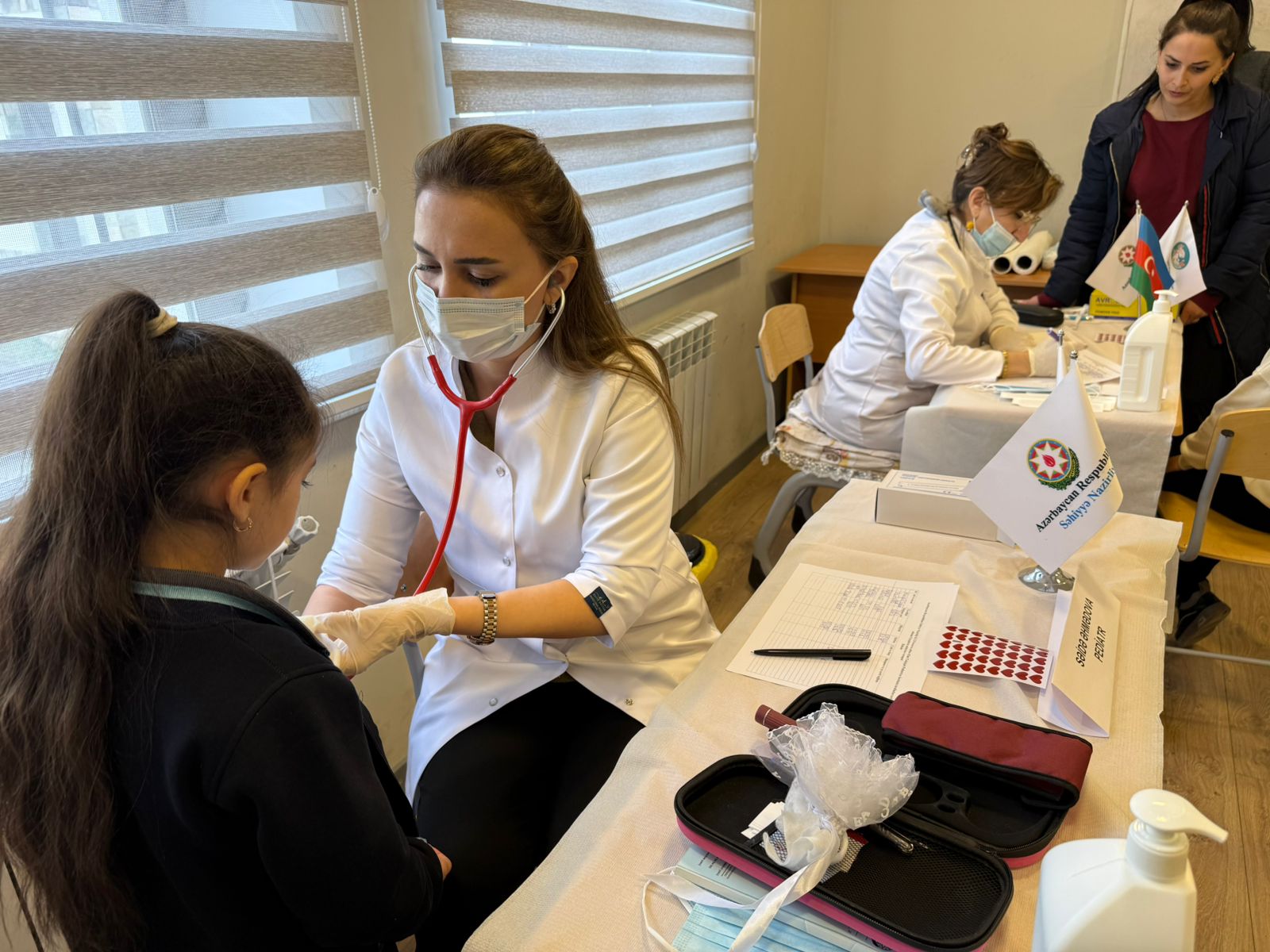 Səhiyyə Nazirliyi Ağdərənin balaca sakinləri üçün tibbi aksiya keçirib