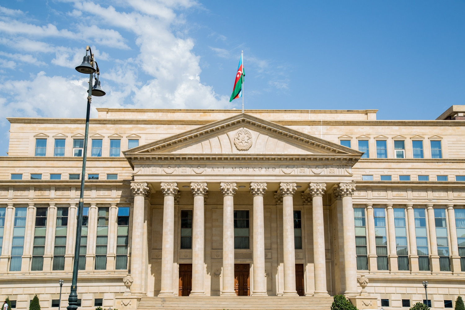 Ali Məhkəmə ilk dəfə beynəlxalq təcrübədə istifadə edilən unudulmaq hüququnun izahını verib