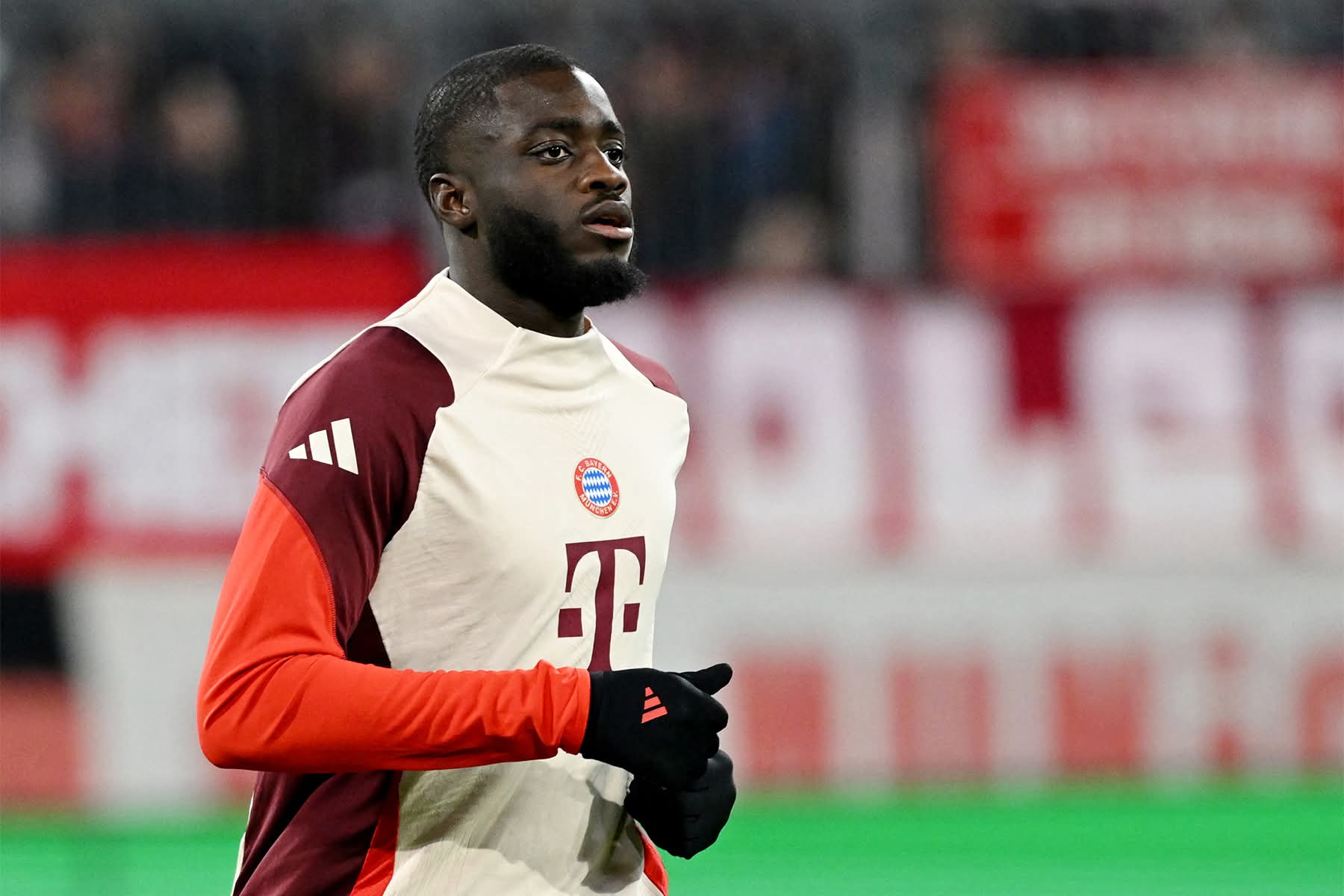 "Bavariya" fransalı müdafiəçi ilə müqaviləni uzatdı 