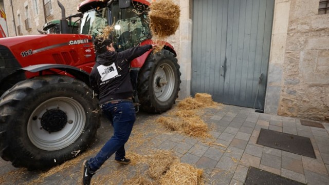 Yunanıstanda fermerlər etiraz aksiyası keçiriblər