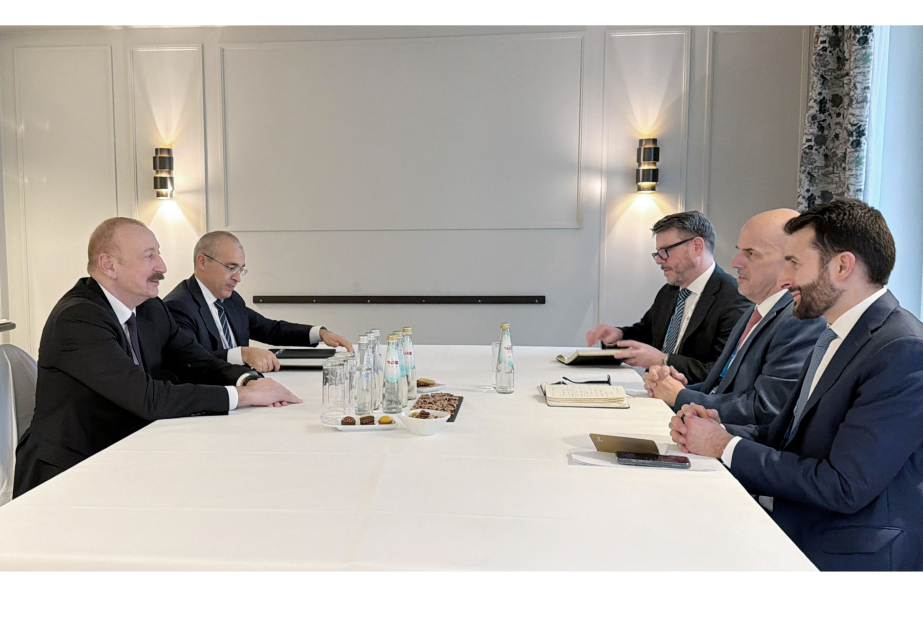 Prezident İlham Əliyev Münxendə “Oracle” korporasiyasının baş icraçı direktoru ilə görüşüb