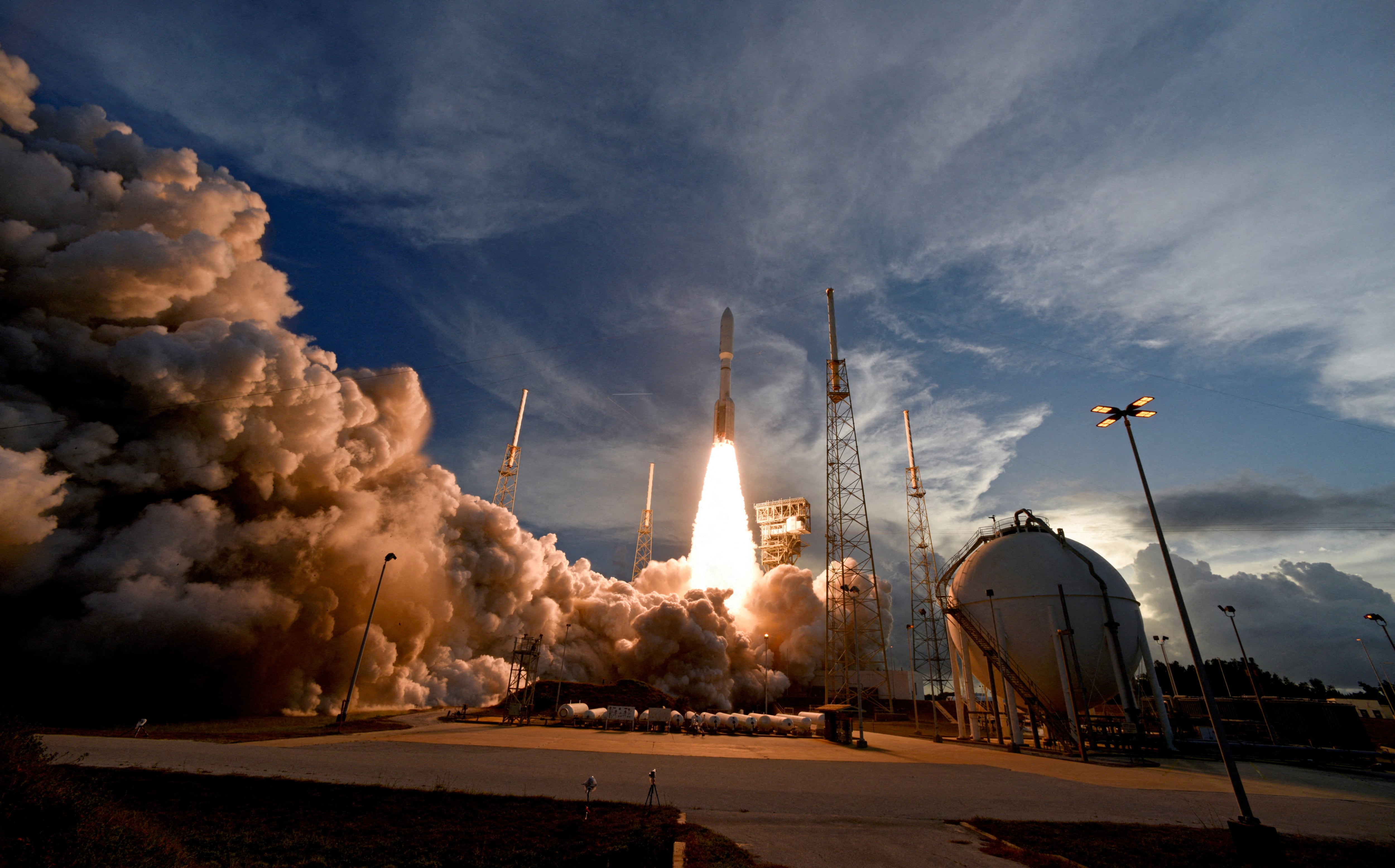 "Falcon 9" raketi 24 "Starlink" internet peykindən ibarət qrupu orbitə çıxarıb